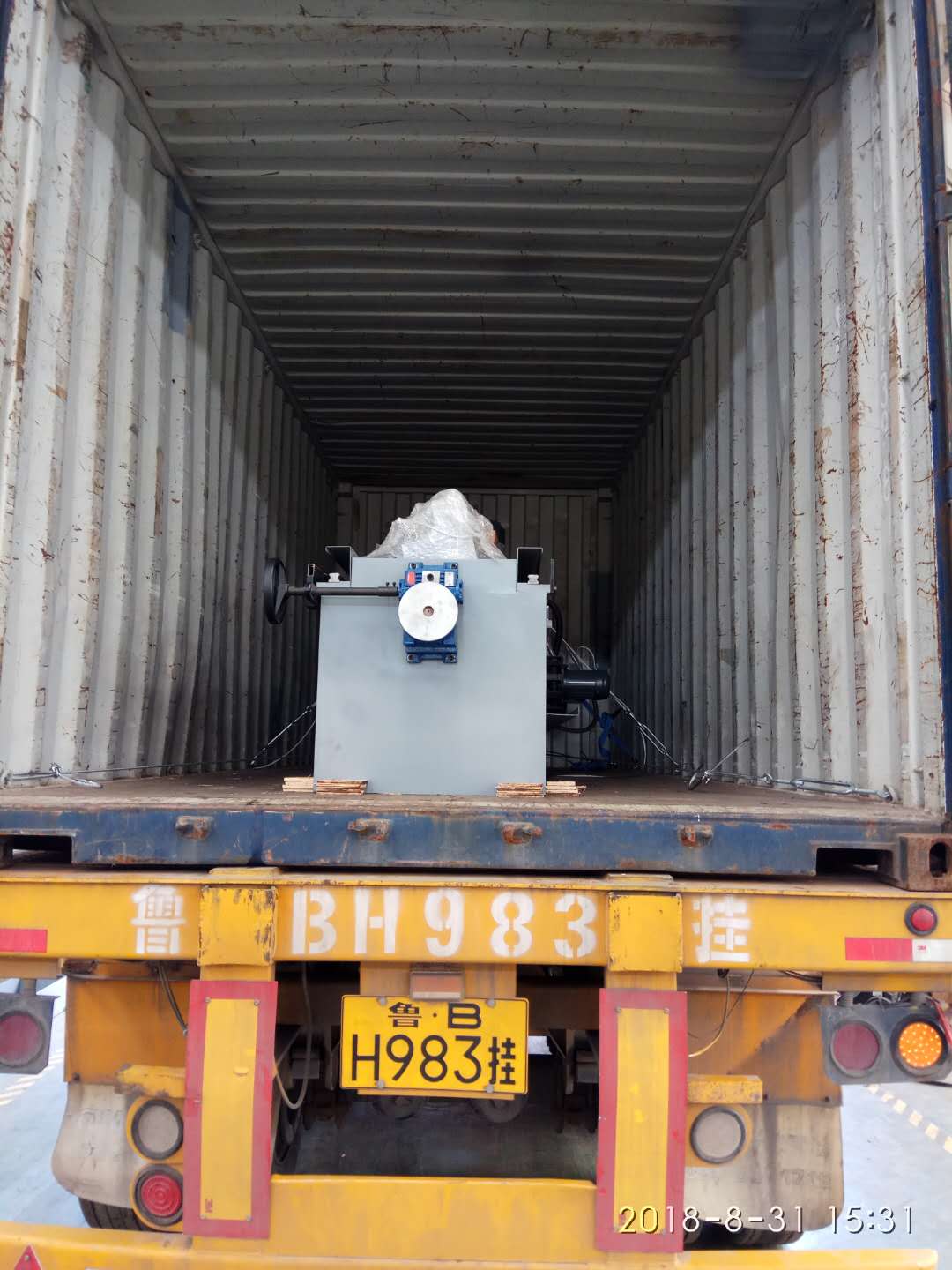 3米直线磨刀机装柜发往印度尼西亚